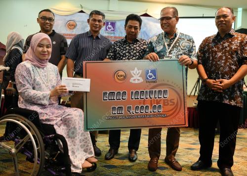 DATUK SERI WAN ROSDY WAN ISMAIL