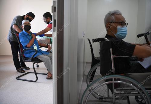 SUNTIK VAKSIN COVID-19 HOSPITAL KPJ PAHANG