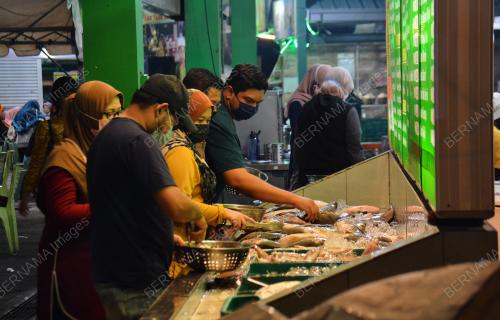 SUASANA MALAM MINGGU DI KAMPUNG TANJONG LUMPUR