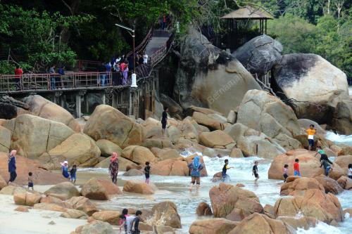 PANTAI TELUK CEMPEDAK