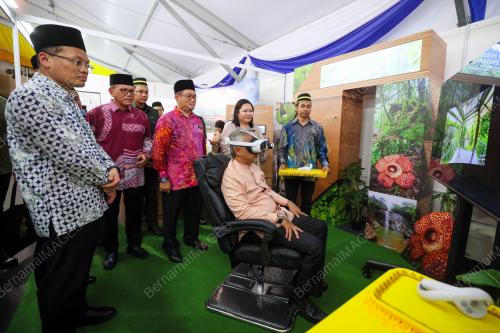 AL-SULTAN ABDULLAH RI'AYATUDDIN AL-MUSTAFA BILLAH SHAH