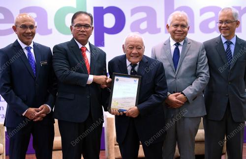DATUK SERI WAN ROSDY WAN ISMAIL