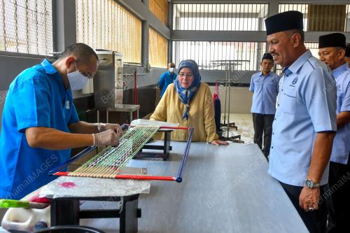 TUNKU AZIZAH AMINAH MAIMUNAH ISKANDARIAH