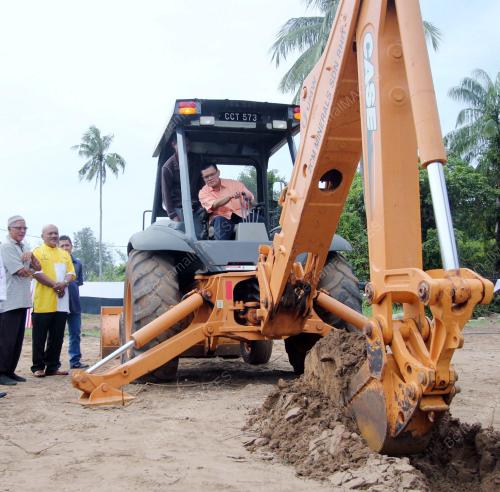 DATUK SERI ADNAN YAAKOB