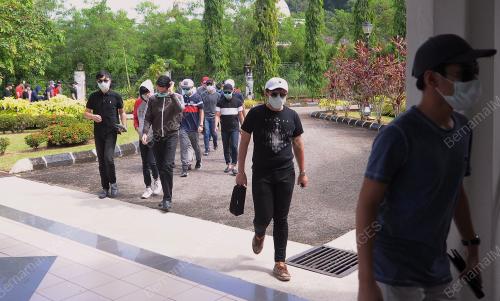 PH04_17052017_MAHKAMAH