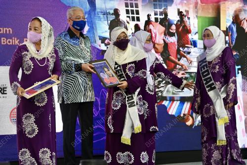 DATUK SERI ISMAIL SABRI YAAKOB