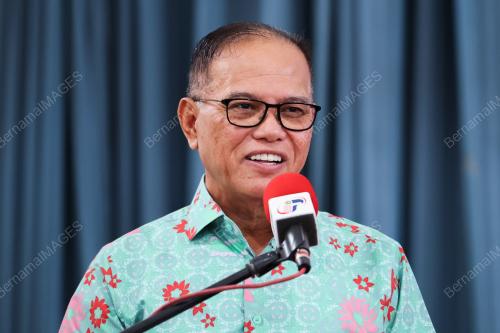 DATUK SERI WAN ROSDY WAN ISMAIL