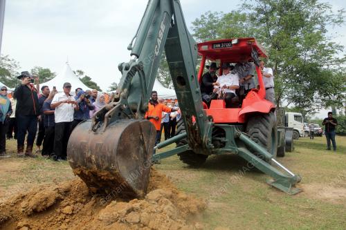DATUK SERI WAN ROSDY WAN ISMAIL