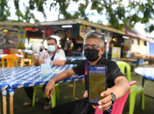 MAKAN DI KEDAI PELAN PEMULIHAN NEGARA