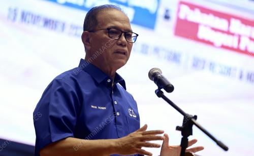 DATUK SERI WAN ROSDY WAN ISMAIL