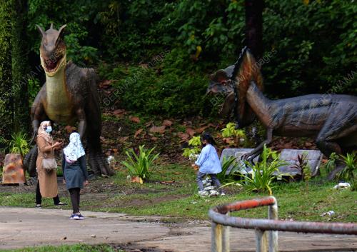 TINJAUAN DI DINOSAUR ENCOUNTER ZOO MINI TERUNTUM