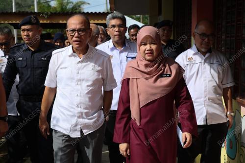 FADHLINA SIDEK