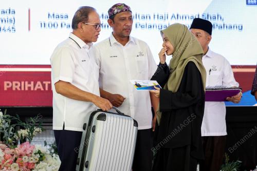 DATUK SERI WAN ROSDY WAN ISMAIL