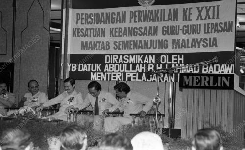 PH04_21102015_PERSIDANGAN