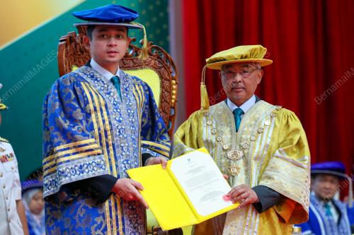 AL-SULTAN ABDULLAH RI'AYATUDDIN AL-MUSTAFA BILLAH SHAH