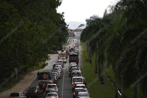 SEKATAN JALAN RAYA