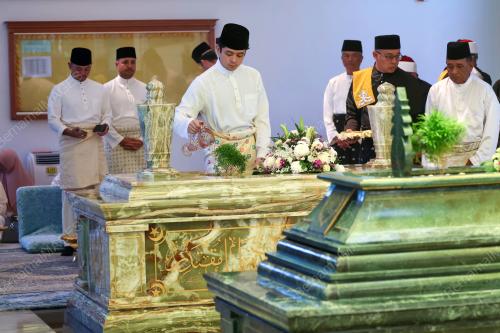 TENGKU HASSANAL IBRAHIM ALAM SHAH AL SULTAN ABDULLAH