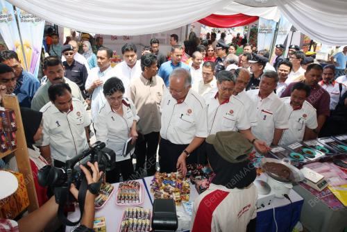 DATUK SERI MOHD NAJIB TUN ABDUL RAZAK