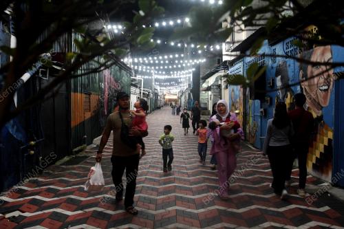 PELANCONG MENGUNJUNGI KUANTAN ART STREET
