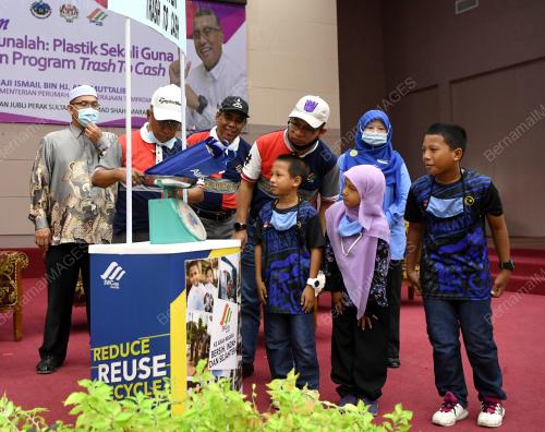 DATUK SERI ISMAIL ABDUL MUTTALIB