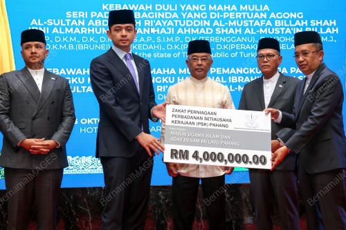 AL-SULTAN ABDULLAH RI'AYATUDDIN AL-MUSTAFA BILLAH SHAH