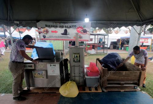 MESIN PENGURAIAN SISA MAKANAN MENJADI BAJA KOMPOS