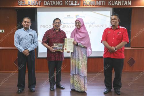 PELAJAR CEMERLANG OKU SERTAI KURSUS KEMAHIRAN