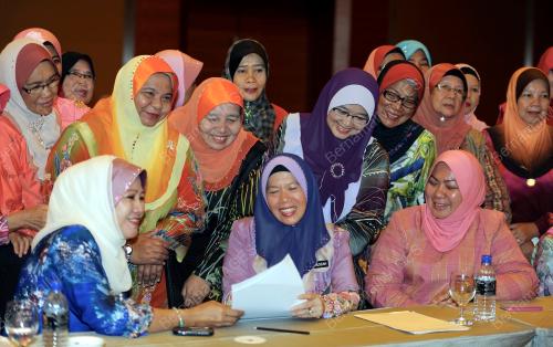 PH04_24092013_WANITA