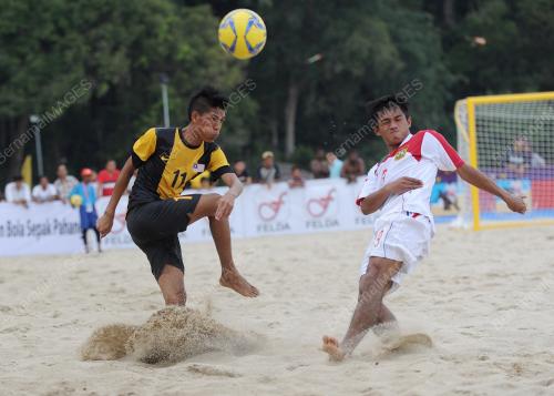 PH04_24102014_BOLA_PANTAI