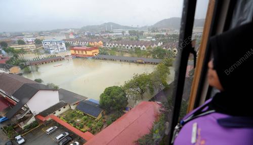 PH04_24122012_BANJIR