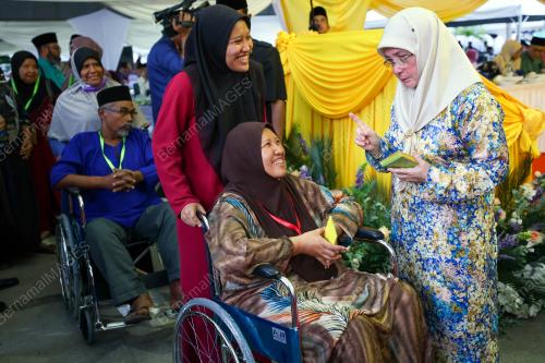 TUNKU AZIZAH AMINAH MAIMUNAH ISKANDARIAH