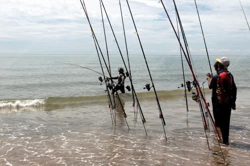 PEMANCING IKAN SANGGUP BERPANAS DEMI HOBI