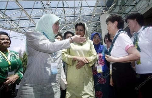 TUNKU AZIZAH AMINAH MAIMUNAH ISKANDARIAH
