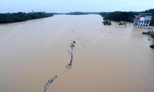 PH04_27214_BANJIR_27122014