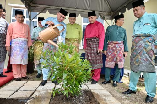 DATUK SERI WAN ROSDY WAN ISMAIL