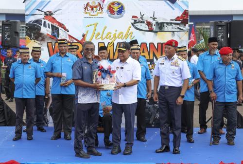 DATUK SERI SAIFUDIN NASUTION ISMAIL