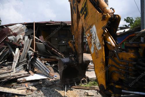 ROBOH PENEMPATAN HARAM