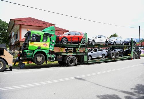 KEMALANGAN EMPAT SEKELUARGA MAUT