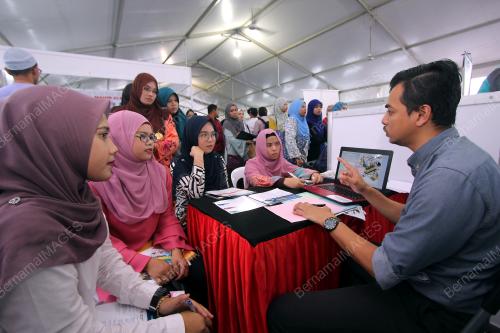 PH04_30092017_JOBFAIR