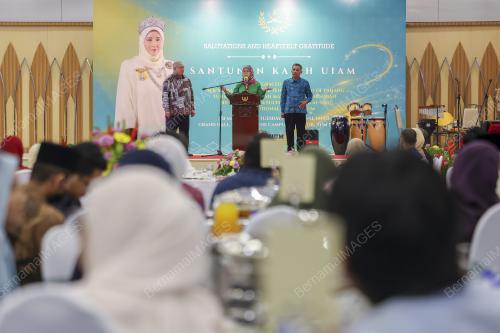 TUNKU AZIZAH AMINAH MAIMUNAH ISKANDARIAH