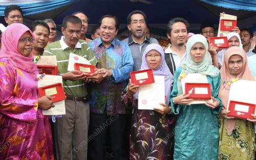 AHMAD MASLAN