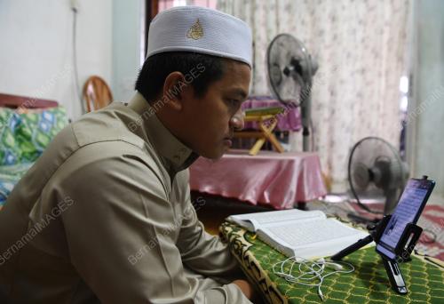 BELAJAR TAHFIZ AL-QURAN DALAM TALIAN
