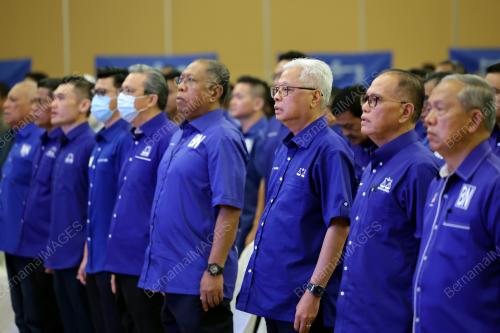DATUK SERI ISMAIL SABRI YAAKOB