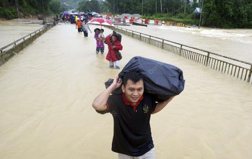 PH05_02122013_BANJIR