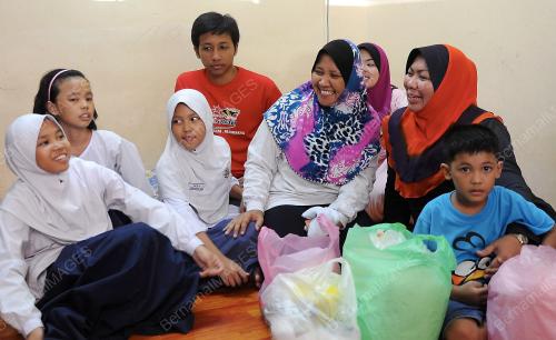 PH05_03102013_SHAHANIZA