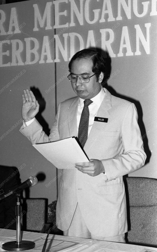 PH05_05022015_ANGKAT_SUMPAH
