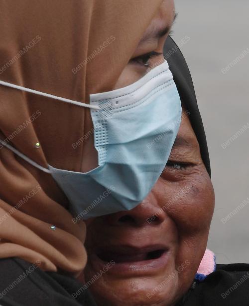 PENGAMAL PERUBATAN TRADISIONAL DITEMBAK