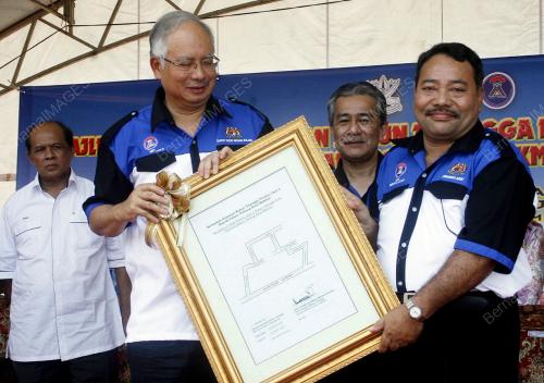 MOHD NAJIB TUN ABDUL RAZAK