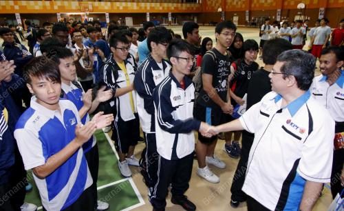 PH05_05102012_BOLA_KERANJANG