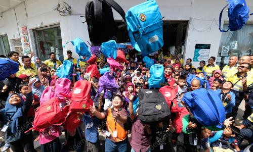 KEMBALI KE SEKOLAH LYNAS